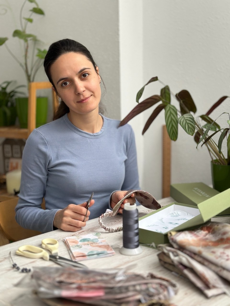 Надежда Масленникова в мастерской